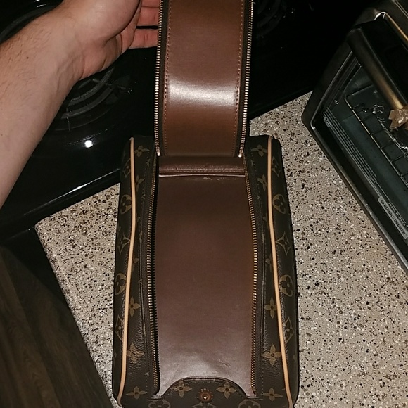 Kings toiletry bag from Louis Vuitton - Picture 3 of 5